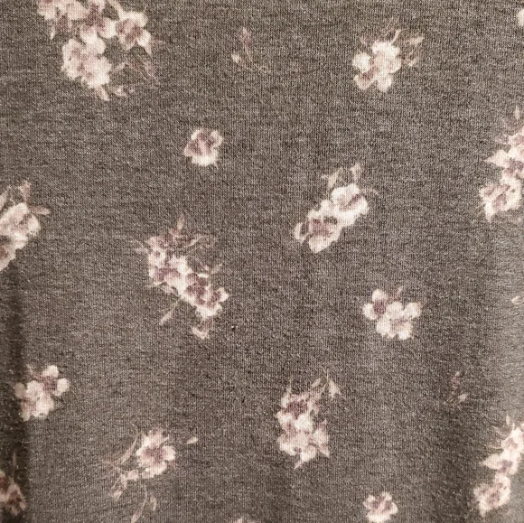 (4/$20) RW&CO Floral Long Sleeve - Picture 4 of 5